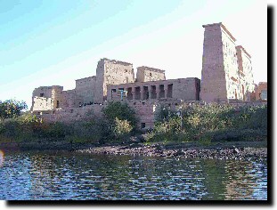 Philae, o l'on accde par bateau.
